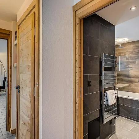 Winn, Alpes Agency, Chamonix, Sleeps 6 *