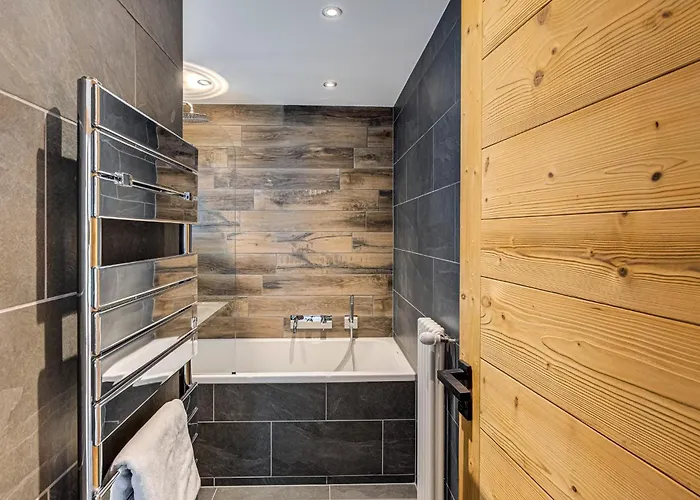 Winn, Alpes Travel, Chamonix, Sleeps 6 * Chamonix